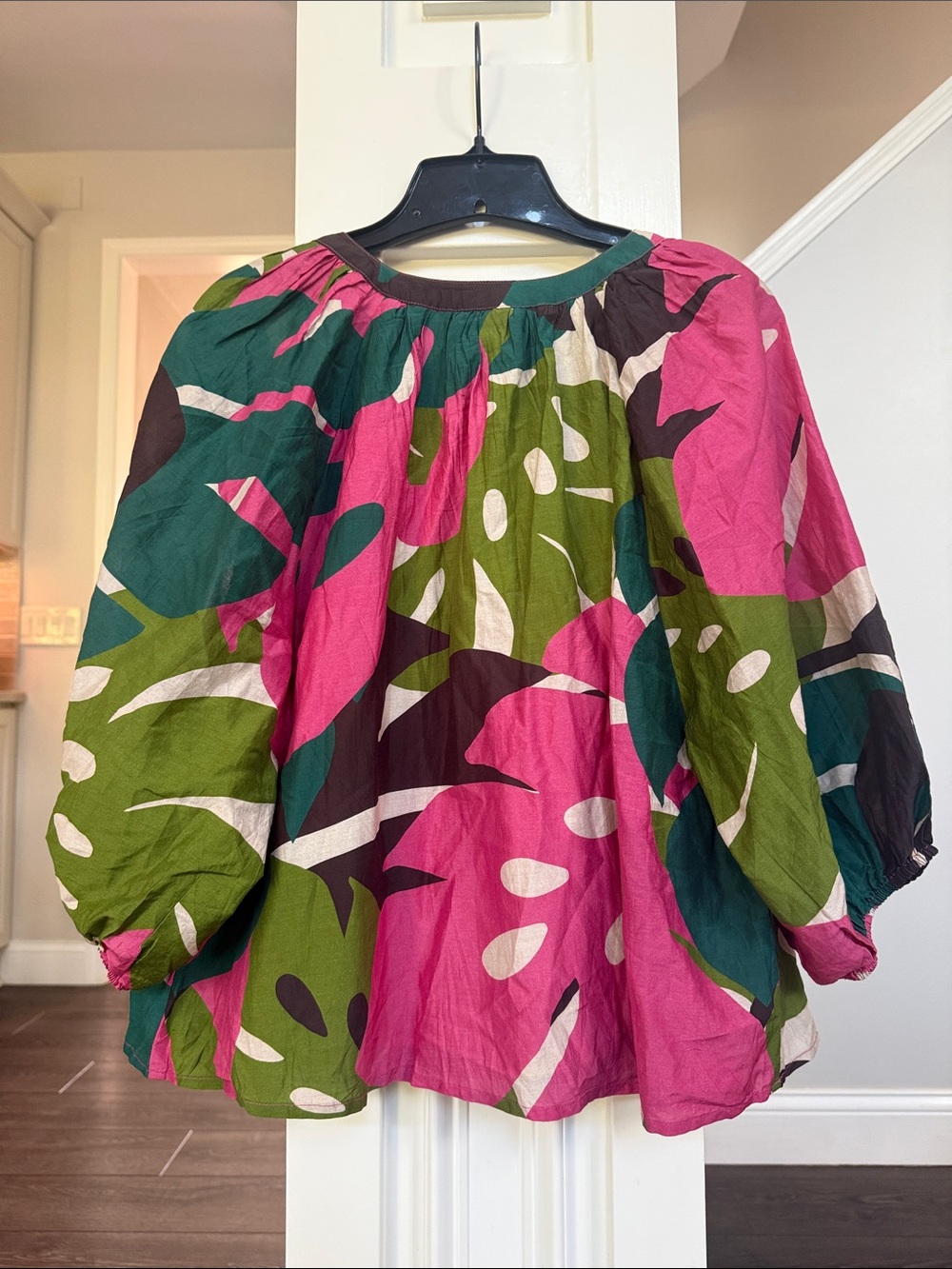 Velvet by Graham & Spencer Pink Multi Floral V Neck Silk Blend Abstract Blouse S - Picture 8 of 10